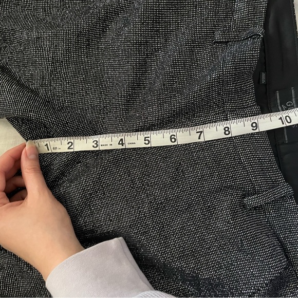 Guess | Low-Rise Metallic Pants | Size 6 - Picture 10 of 11